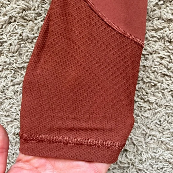 Lululemon Everlux & Mesh high-rise tight 25” inseam, size 4 - Picture 2 of 7